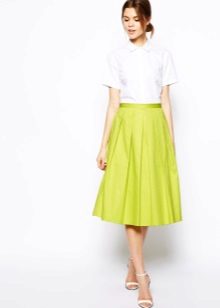 Flödande kjol för sommaren ljusa färger
