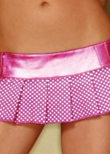 skirt mikro merah jambu dengan titik polka kecil