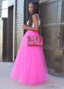 Falda larga de varias capas rosa