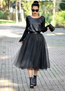 Černá vrstvená sukně