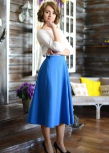 falda midi azul cielo