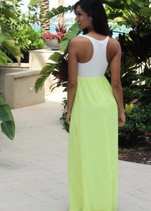 Suknelė su baltu viršutiniu ir šviesiai žalios spalvos sijonu