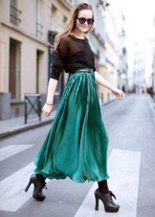 stilfuldt grøn chiffon nederdel
