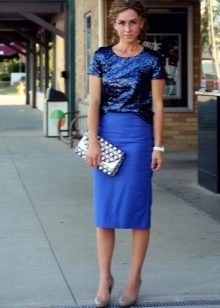 Modrá tužková sukně pro dívky s obdélníkovým typem
