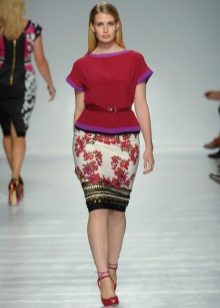  tužková sukně pro obézní ženy s květinovým potiskem