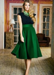 pūkuotas žalias sijonas