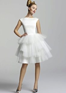 bílá nafouknutá sukně