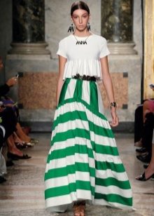dlouhá zelená sukně s bílými pruhy