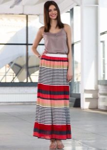 ilgas sijonas su skirtingų tipų juostelėmis