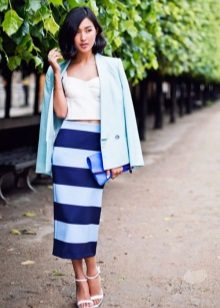 Falda midi con rayas azules y blancas anchas