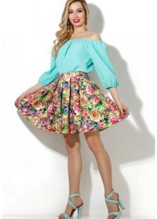 kjol med elastiskt blommönster