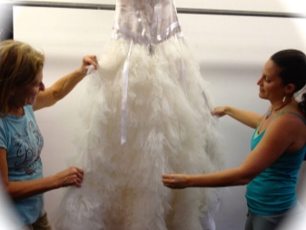 Nettoyage d'une robe de mariée dans un pressing