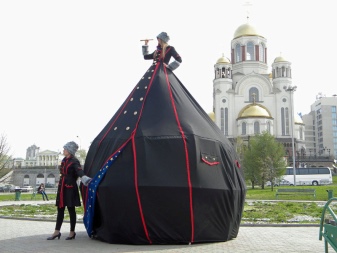 Namiot w czarnej sukience