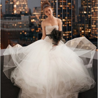 Сватбена великолепна рокля с лък