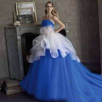 Vestido de noiva exuberante azul