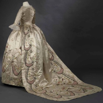 Robe de mariée du 18ème siècle