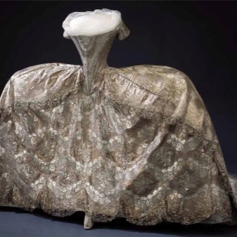 Pakaian perkahwinan lace abad ke-18