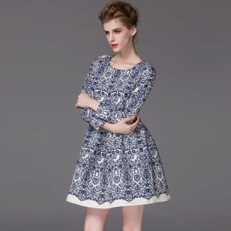 Fashionable dress with a multi-layer skirt 2016