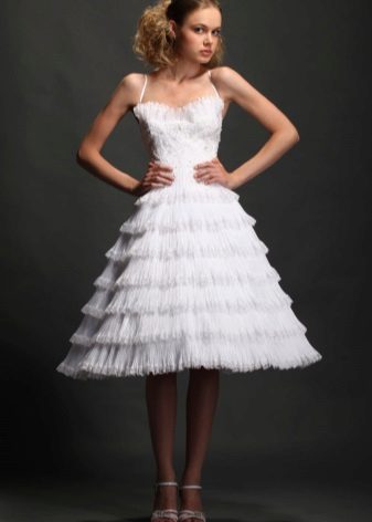 Gaun pengantin dengan skirt lengkap