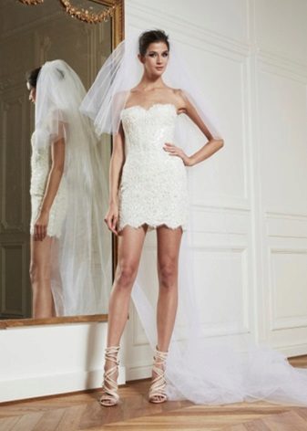 Gaun pengantin dengan skirt palsu