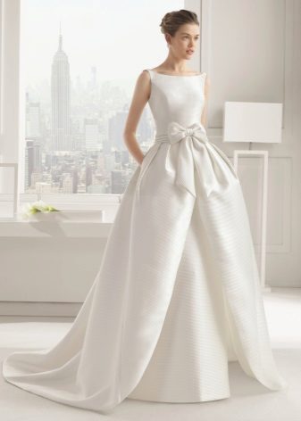 Роза Клар сватбена рокля с кръпка пола