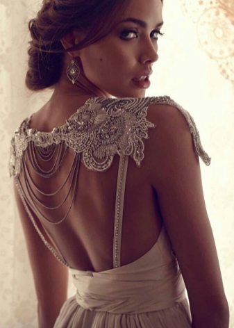 Gaun pengantin dengan punggung terbuka oleh Anna Campbell
