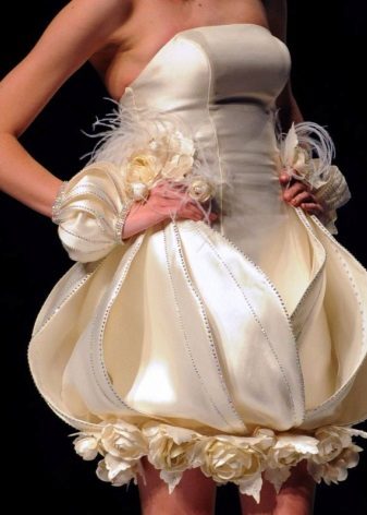 Strašidelné svatební šaty od Tsai Meiyue