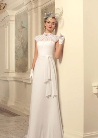 Vestido de novia en estilo vintage recto.