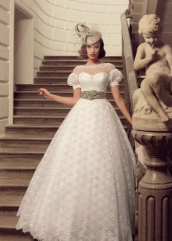 Puiki vestuvių suknelė su žibintų rankovėmis retro stiliaus