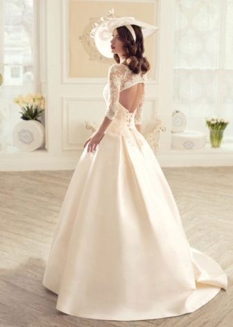 שמלת חתונה עם חתך על גב האוסף נמאס מותרות של טטיאנה Kaplun