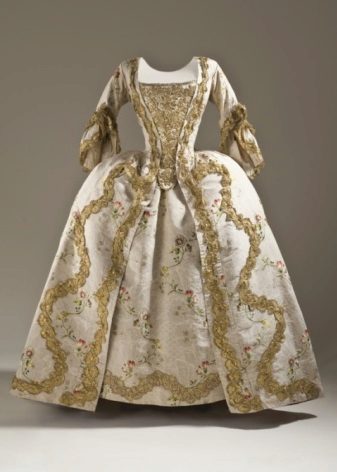 XVII a. Pabaigoje suknelė