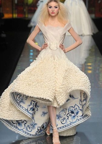 Esküvői ruha a Dior rövid elől