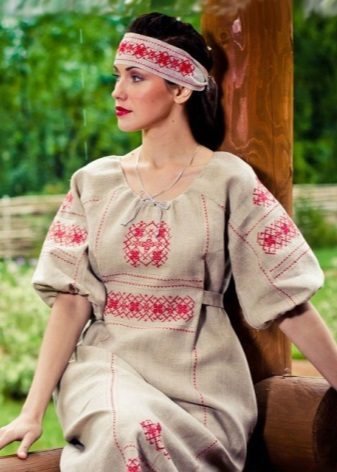 Suknelės rusų stiliaus