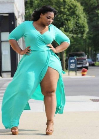 Lange zomerjurk van turquoise omslag voor vrouwen met overgewicht
