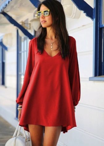 Kısa kırmızı polyester elbise