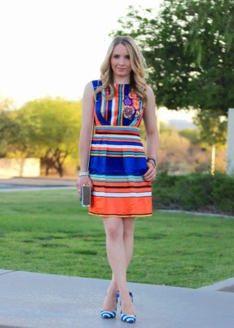 Bright farve stripet kjole