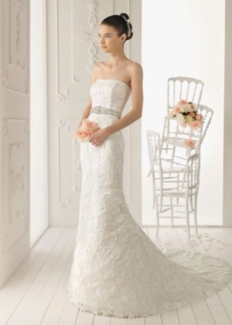 Ilga vestuvių suknelė su sidabro juosta