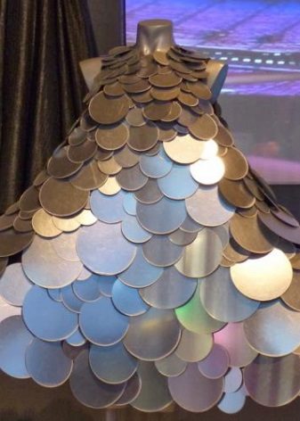 Suknelė iš diskų