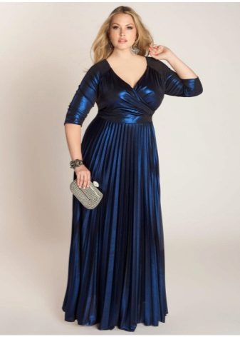 Elegante vestido de satén para mujeres obesas.