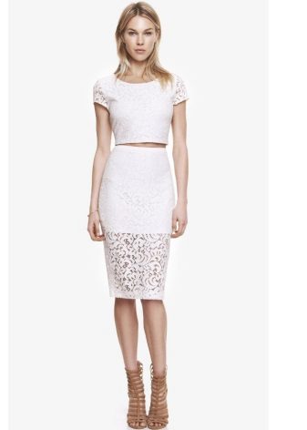 White lace pencil skirt na may transparent bottom