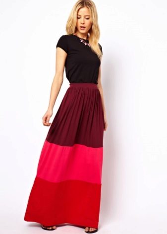 Flerfärgad lång kjol