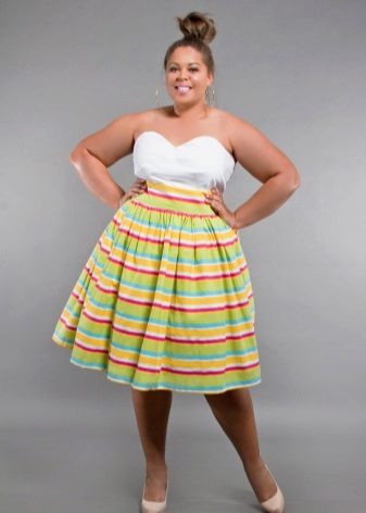 φωτεινή φούστα για παχύσαρκες γυναίκες