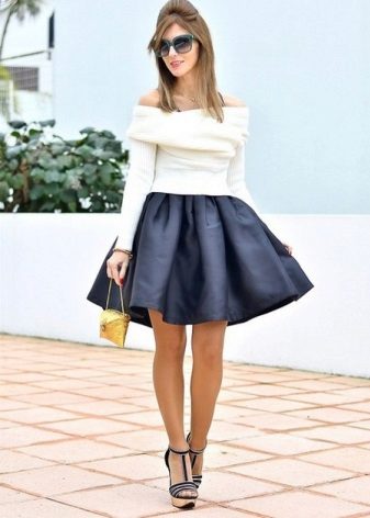 חצאית קצרה שחורה