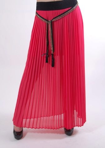 تنورة مطوي مصنوعة من الشيفون قرمزي