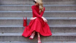 Ką dėvėti raudoną suknelę?