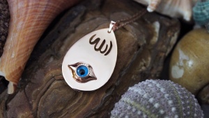 Muslim pendants