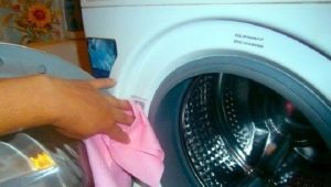 Comment nettoyer la machine à laver de la saleté et des odeurs?