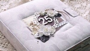 ما لإعطاء زوجها حفل زفاف الفضة؟