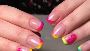 Idéer för att dekorera en färgjacka på korta naglar