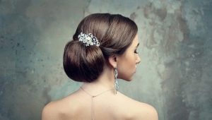 Vestuvių šukuosena: gražus aukštas stilius su šydu, tiara ir vainiku